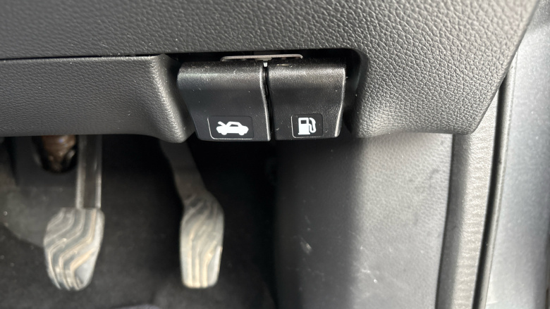 Nissan Qashqai 1.3 DiG-T Tekna 5dr Petrol Hatchback